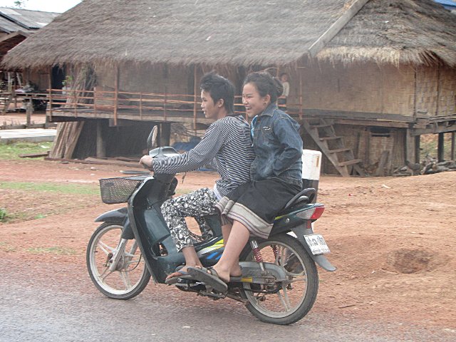 2010/2011 - A véo couché du Myanmar à la Russie et retour. Laos